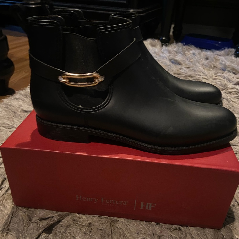 Rain boots/Chelsea boots